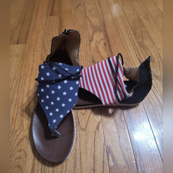 American Flag flat canvas sandals, size 42 women's 10, red/white/blue/black - Picture 3 of 10